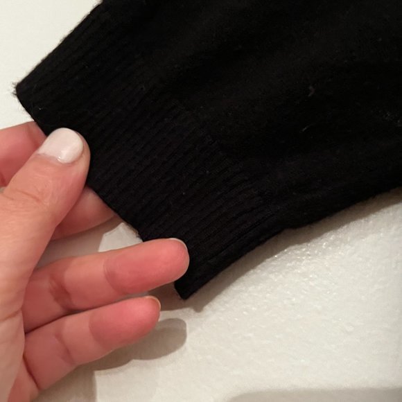 Ann Taylor Short-Sleeve Button Front V-Neck Cardigan / Size Small - Picture 6 of 10